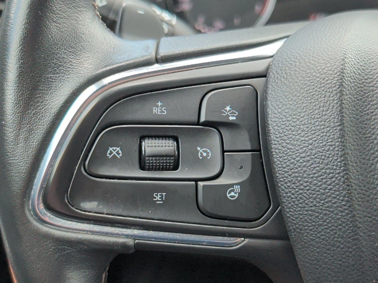 Used 2023 Ebony Twilight Metallic Buick Essence image 24