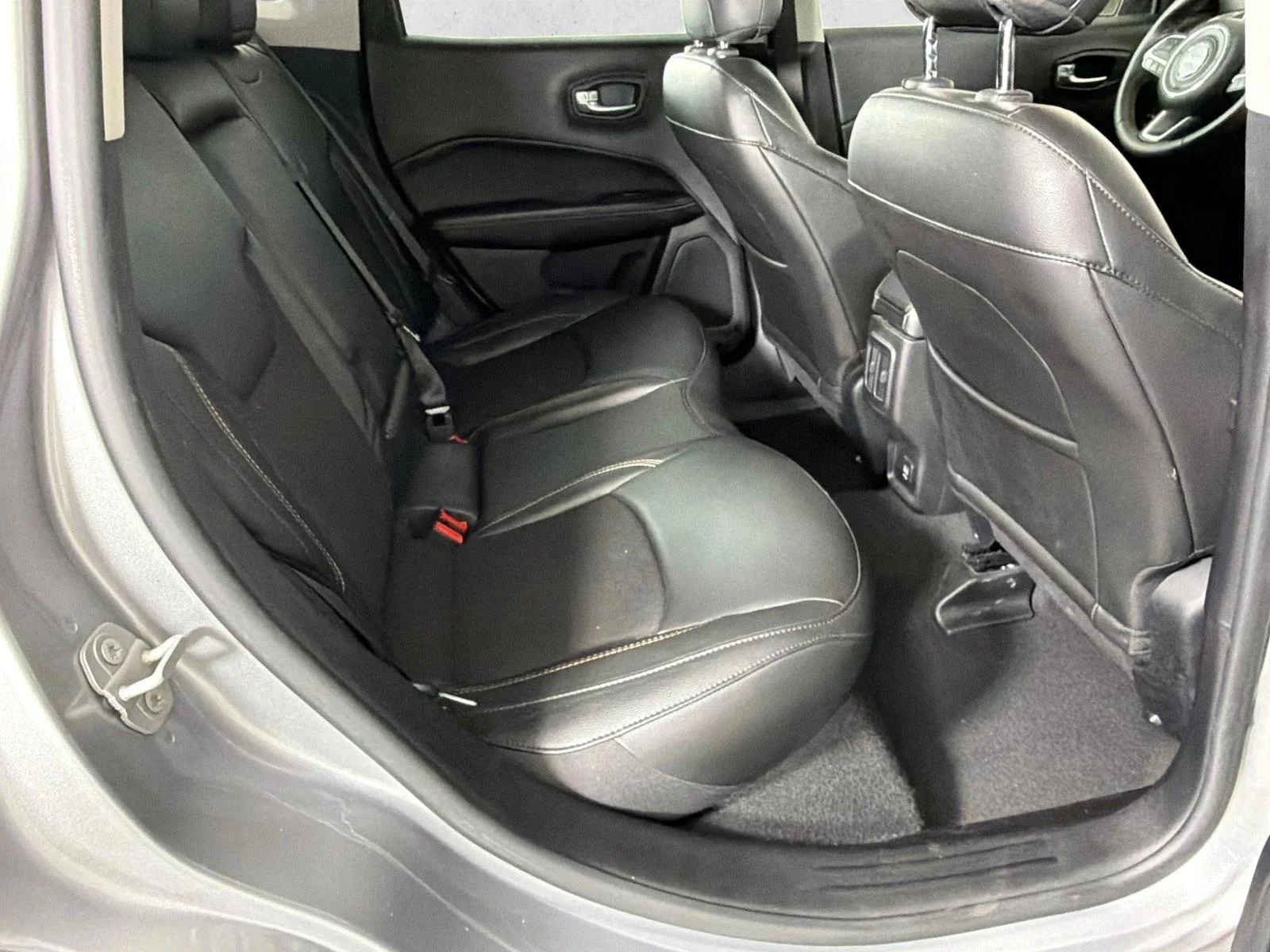 Used 2021 Silver Jeep Latitude image 15
