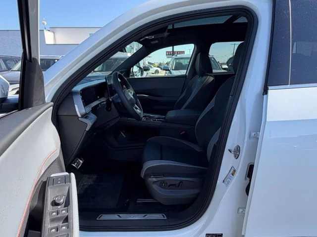 New 2027 Opal White Pearl Volkswagen 2.0T SEL image 13
