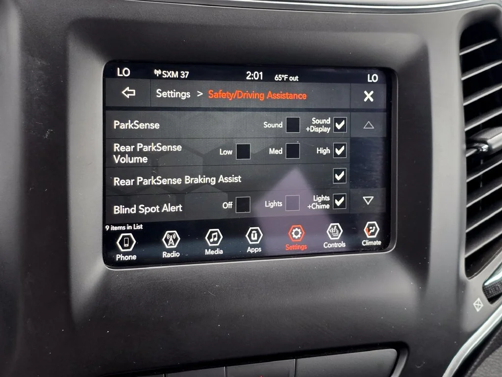 Used 2019 Gray Jeep Latitude Plus image 40
