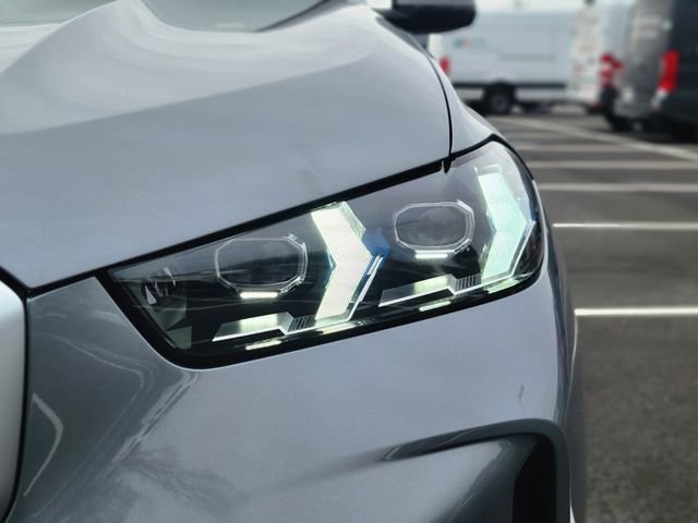 Used 2026 Gray BMW xDrive40i image 9