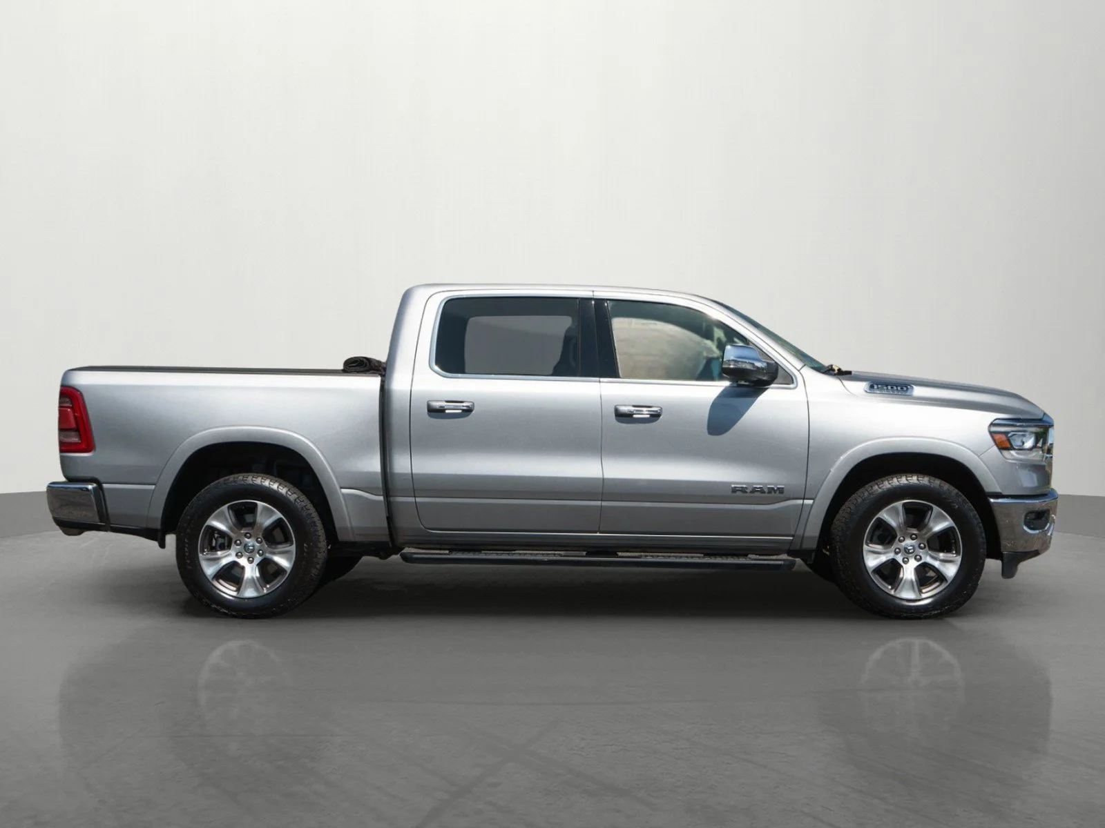 Used 2020 Billet Silver Metallic Clearcoat Ram Laramie image 9