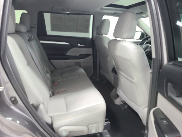 Used 2015 Predawn Gray Mica Toyota XLE image 13