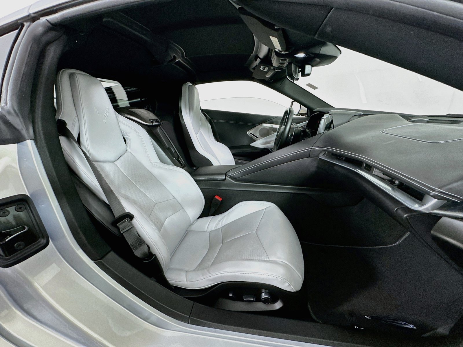 Used 2021 Silver Chevrolet Stingray image 27