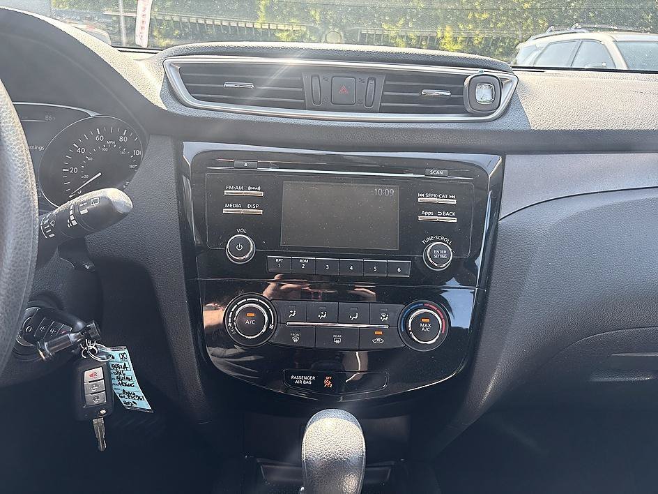 Used 2016 Magnetic Black Nissan S image 22