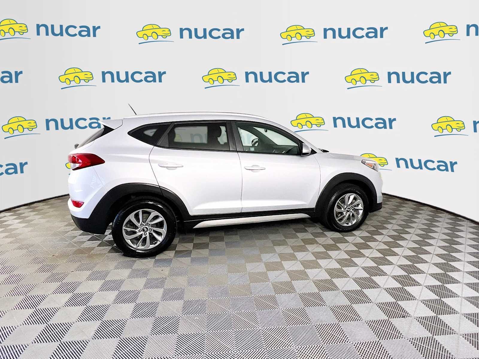 Used 2017 Molten Silver Hyundai SE image 8