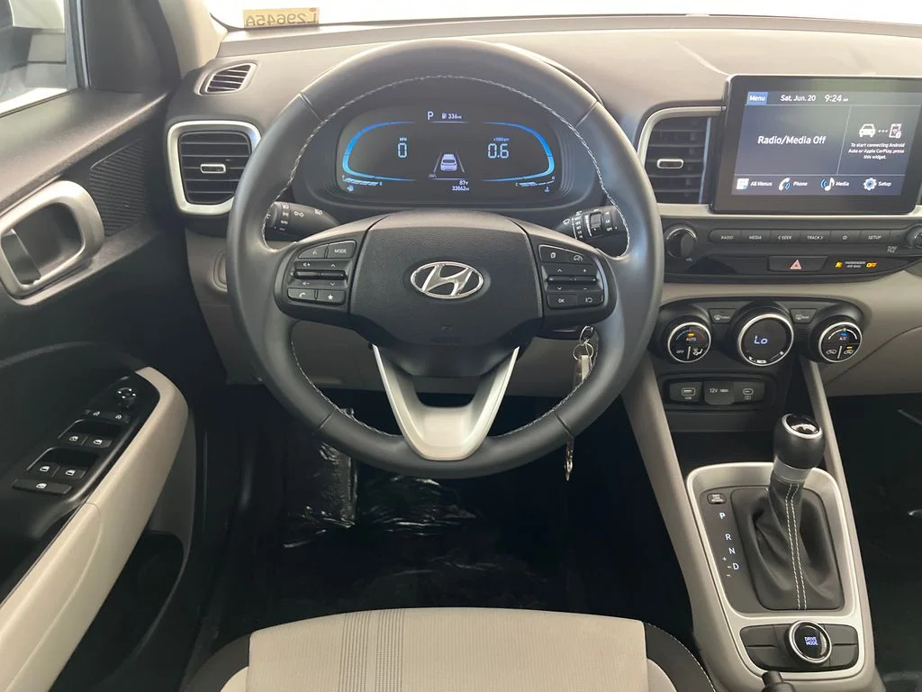 Used 2023 White Hyundai SEL image 15