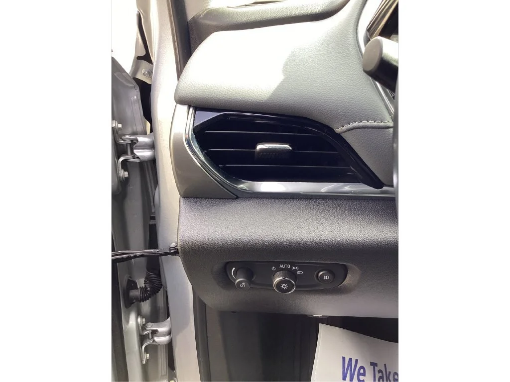 Used 2021 SILVER ICE METALLIC Chevrolet LT Cloth image 16
