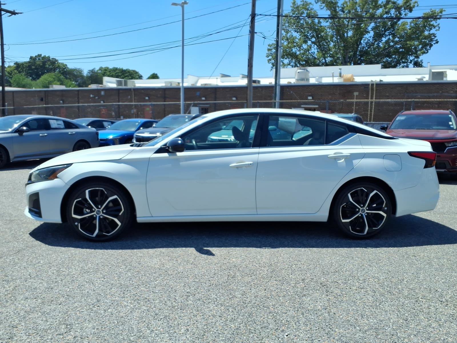 Used 2024 Glacier White Nissan 2.5 SR image 20
