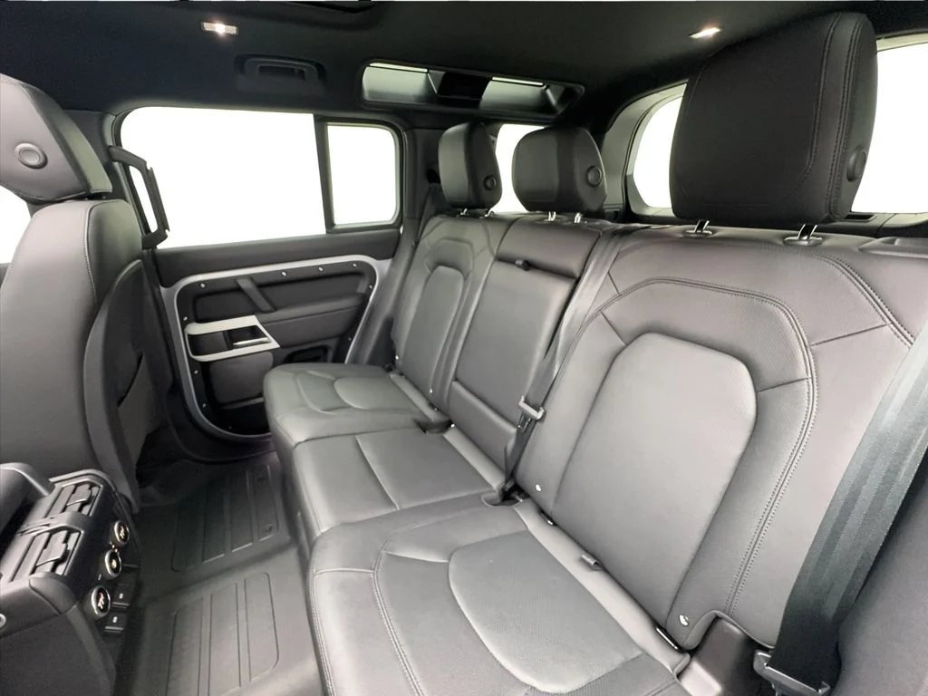 Used 2024 Silver Land Rover S image 26