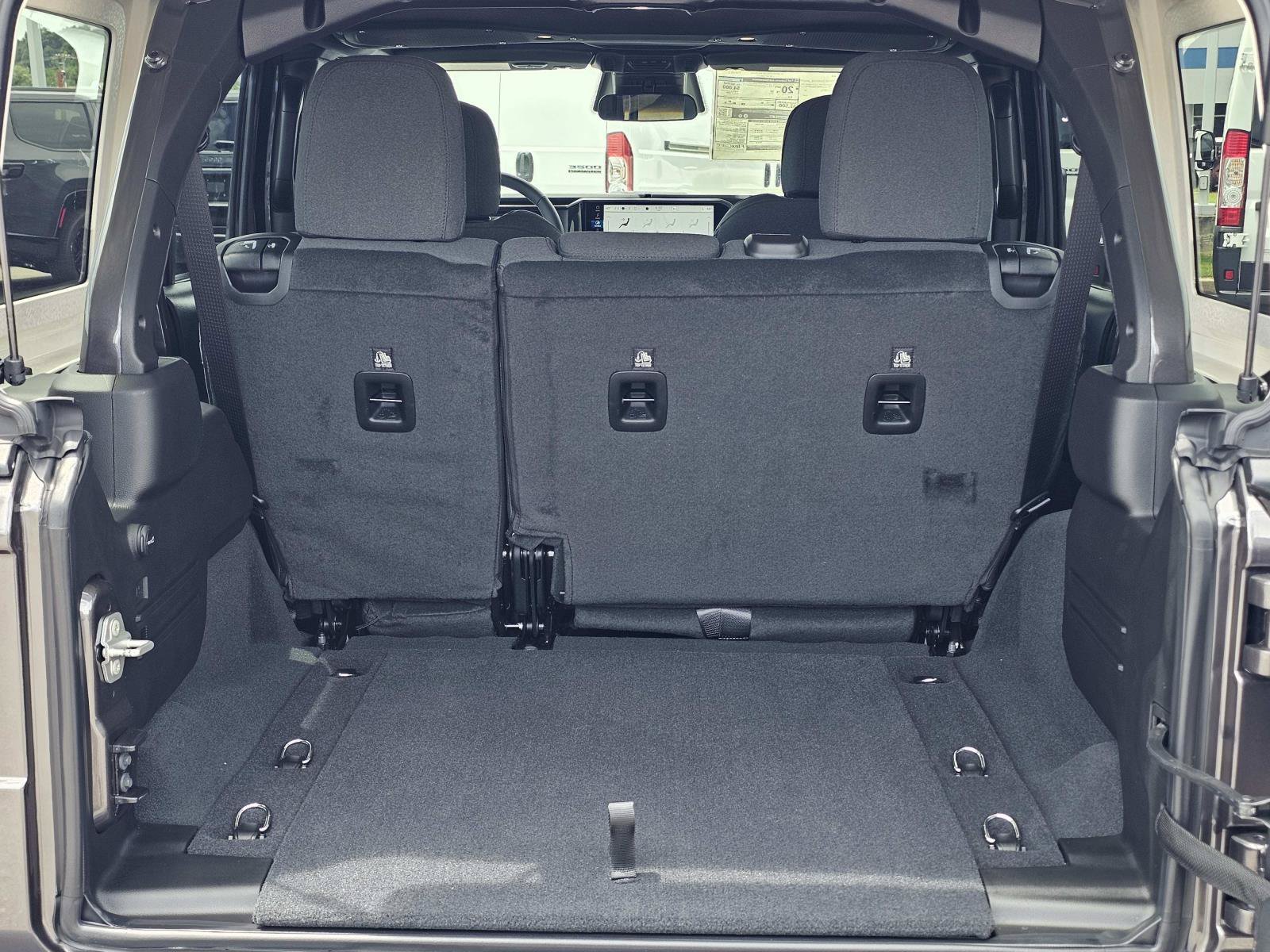 New 2026 Granite Crystal Metallic Clearcoat Jeep Sport S image 11