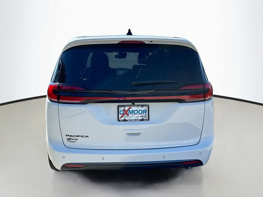 New 2026 Bright White Clearcoat Chrysler Select image 5
