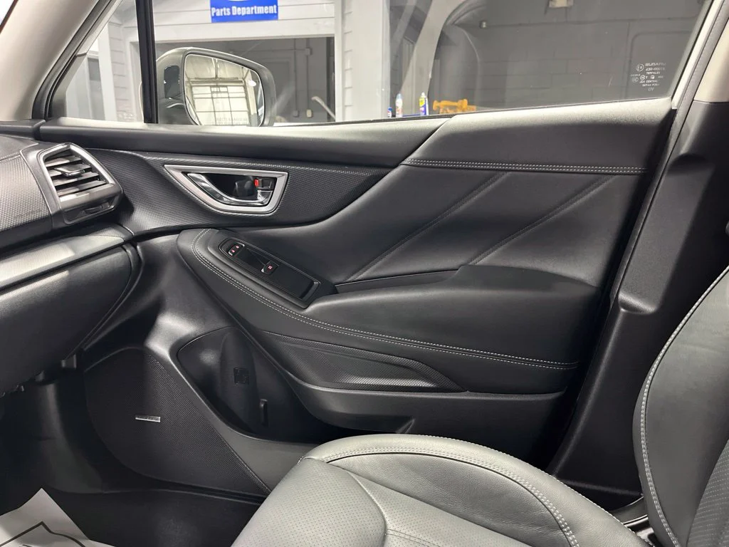 Used 2020 Crystal White Pearl Subaru Limited image 15