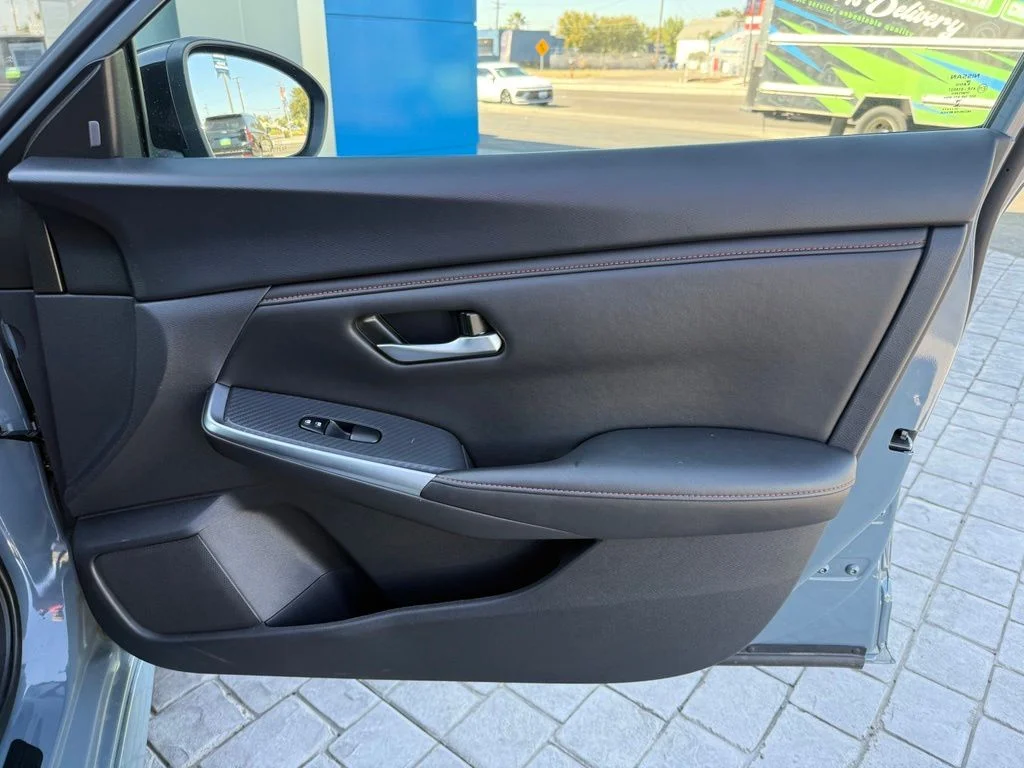 Used 2025 Gray Nissan SR image 17
