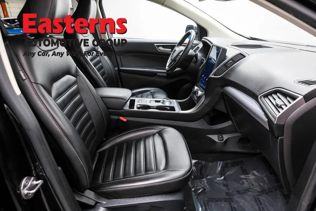 Used 2022 Black Ford SEL image 23