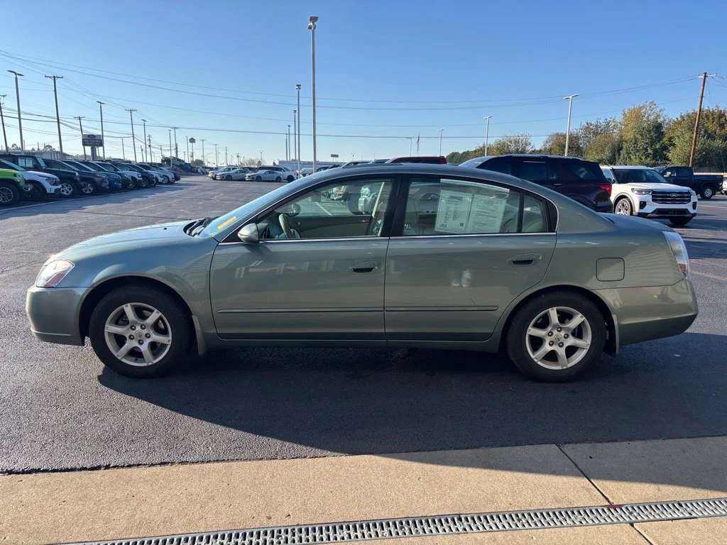 Used 2005 Green Nissan 2.5 S image 8
