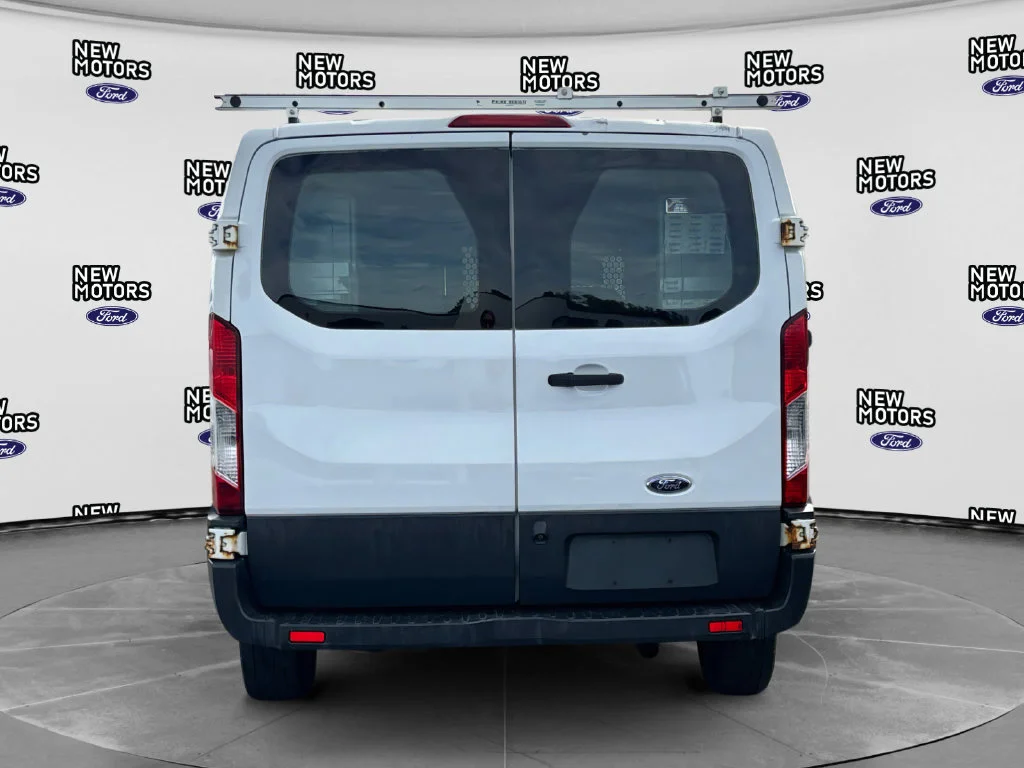 Used 2017 Oxford White Ford Base image 4