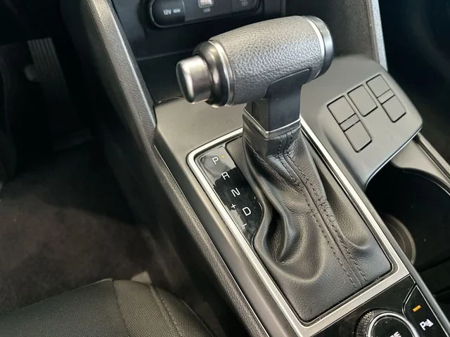Used 2023 White Kia LX image 22