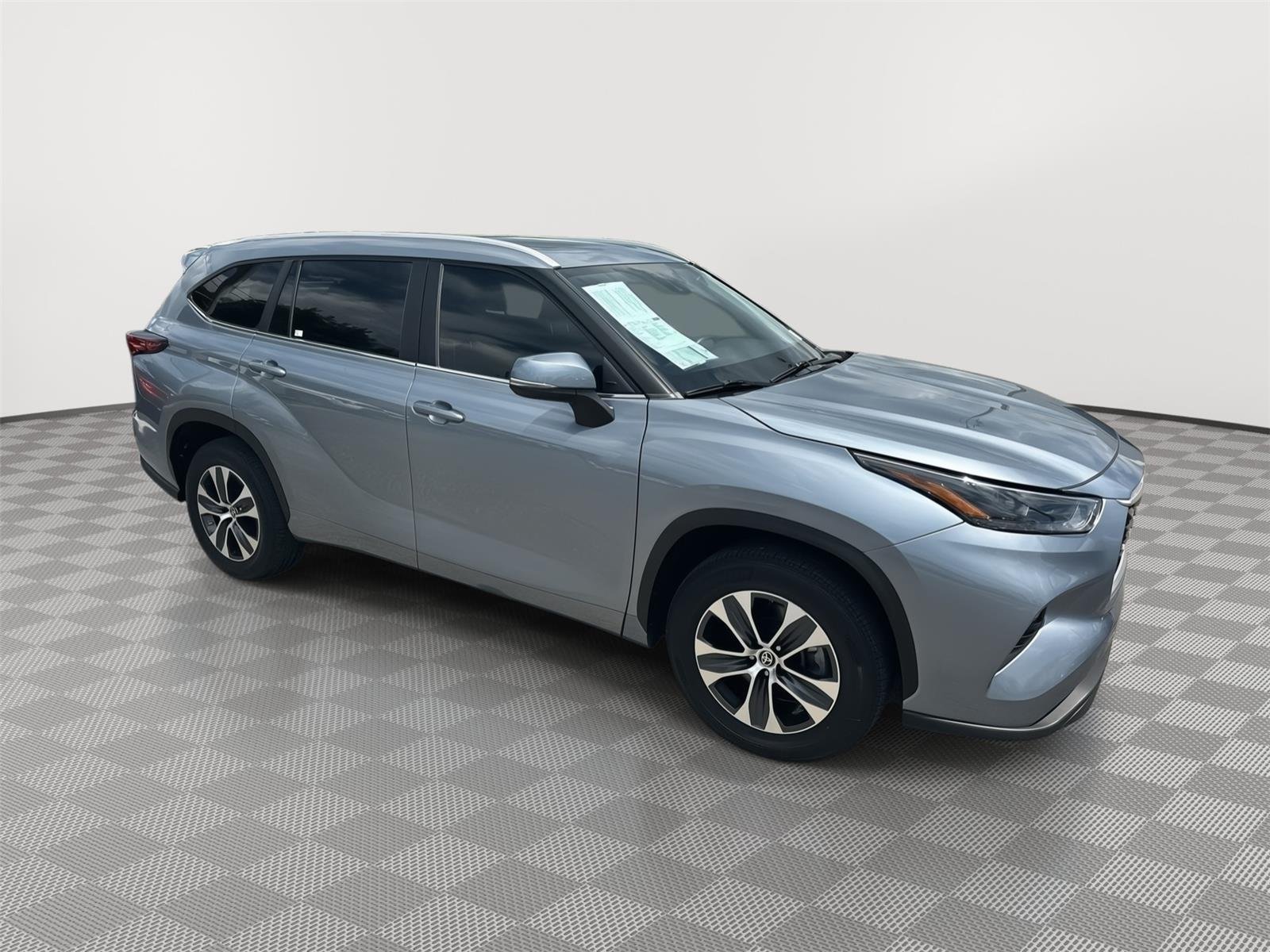 Used 2023 Moon Dust TOYOTA XLE image 3