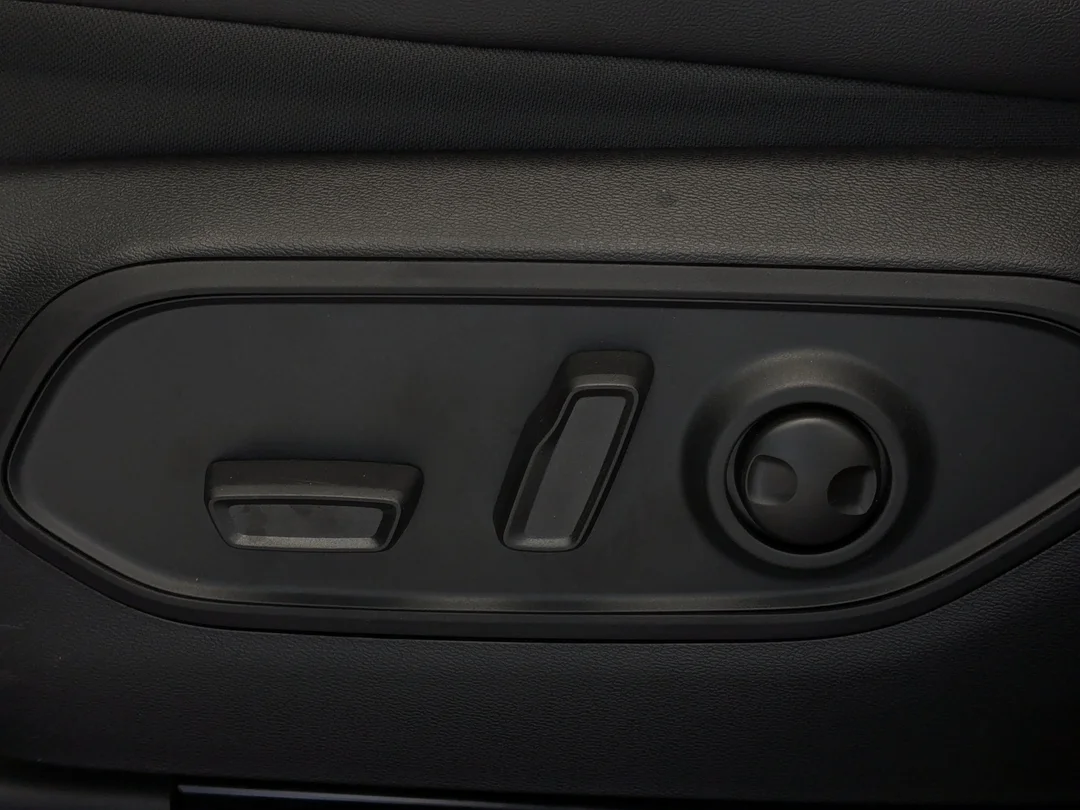 New 2026 Black Jeep Overland - - 4x4 - Surround View - Ventilated Seats - Remote Start & More! image 18