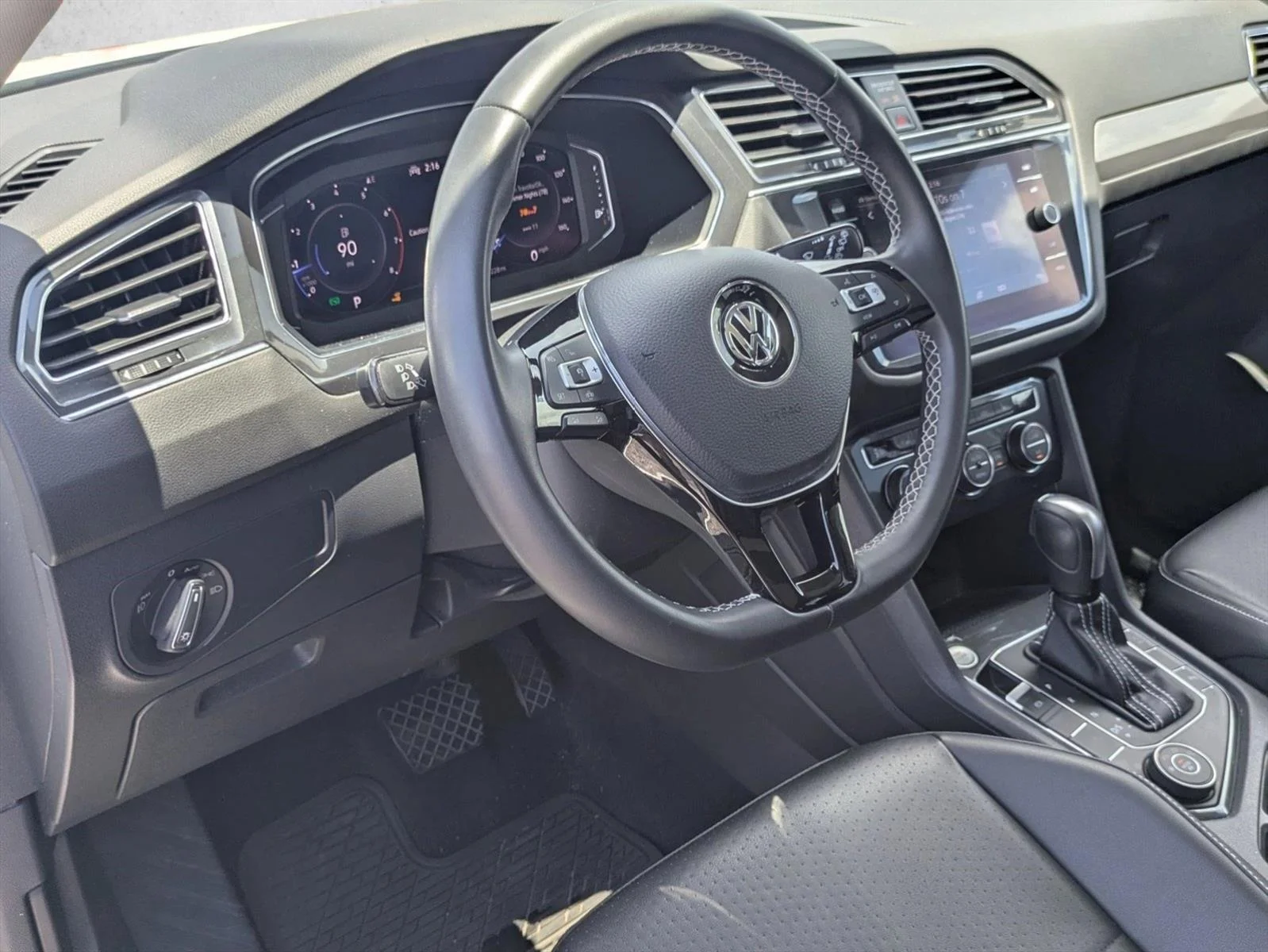 Used 2021 Pure White Volkswagen SEL image 9