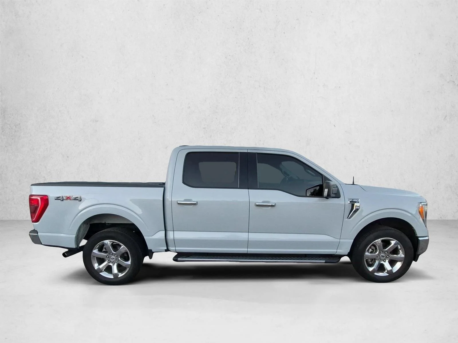 Used 2021 Space White Metallic Ford XLT image 4