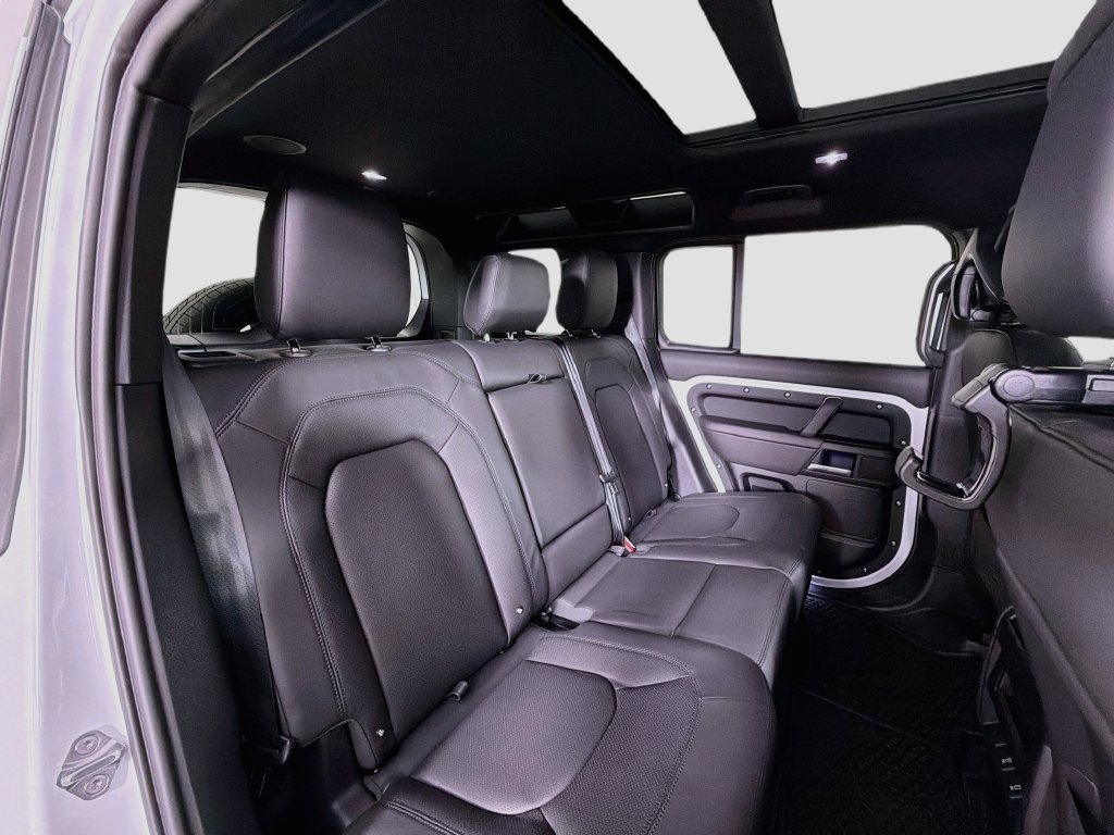 New 2026 Fuji White Land Rover X-Dynamic SE image 30