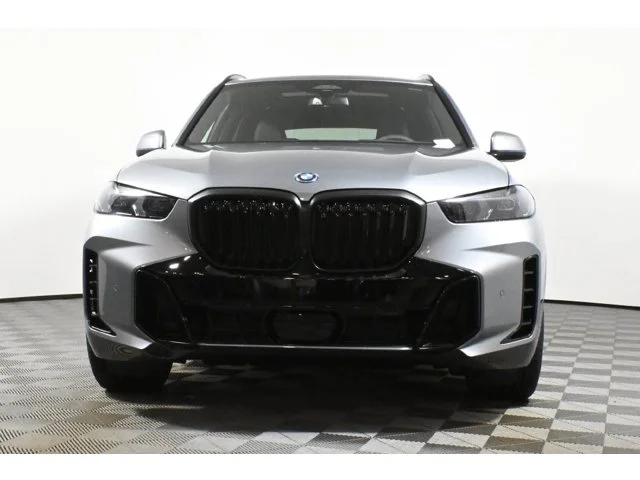 New 2026 Skyscraper Grey Metallic BMW xDrive50e image 10