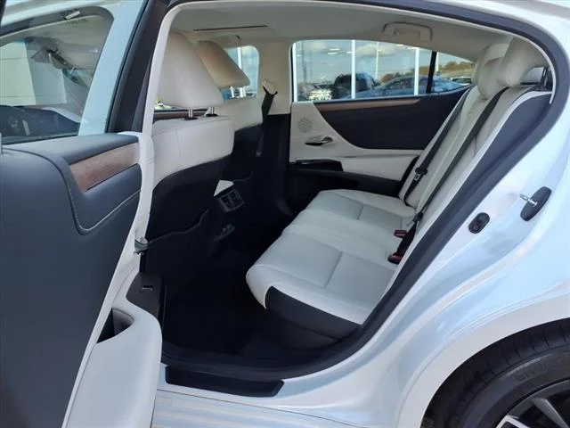 Used 2025 Eminent White Pearl Lexus Base image 18