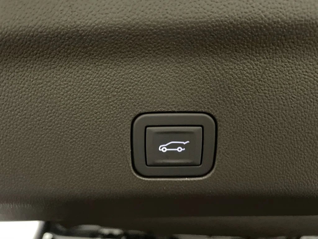 2026 Chevrolet Tahoe Z71 - Photo 9