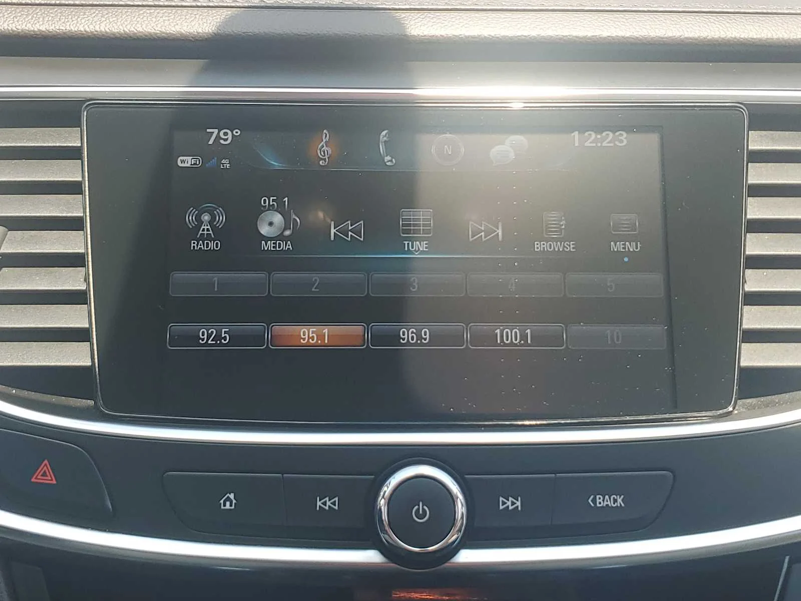 Used 2018 SATIN STEEL METALLIC Buick Essence image 18