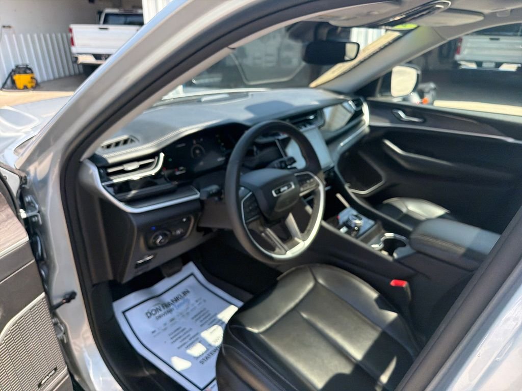 Used 2024 Silver Jeep 4xe image 18