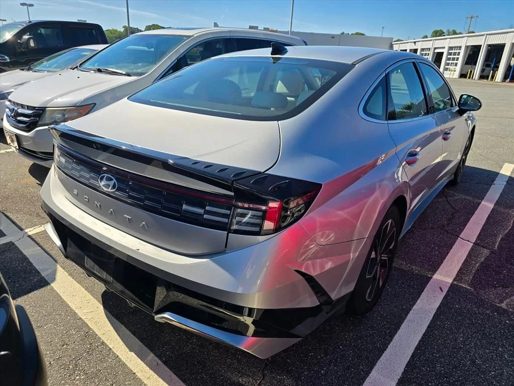 Used 2024 Silver Hyundai SEL image 10