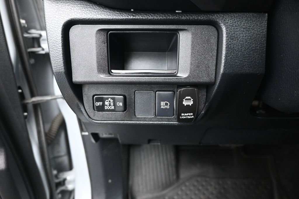 Used 2019 Gray Toyota SR5 image 11