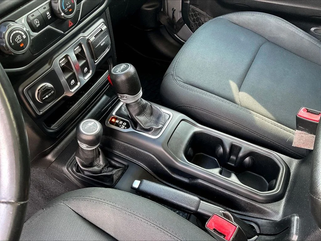 Used 2019 Silver Jeep Sport S image 22