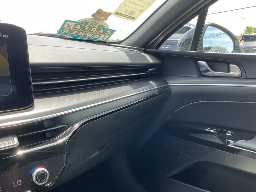 Used 2025 Wolf Gray Kia GT-Line image 33