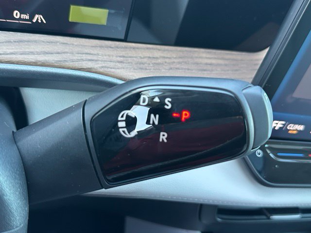 New 2027 White Volkswagen SE w/Technology image 37