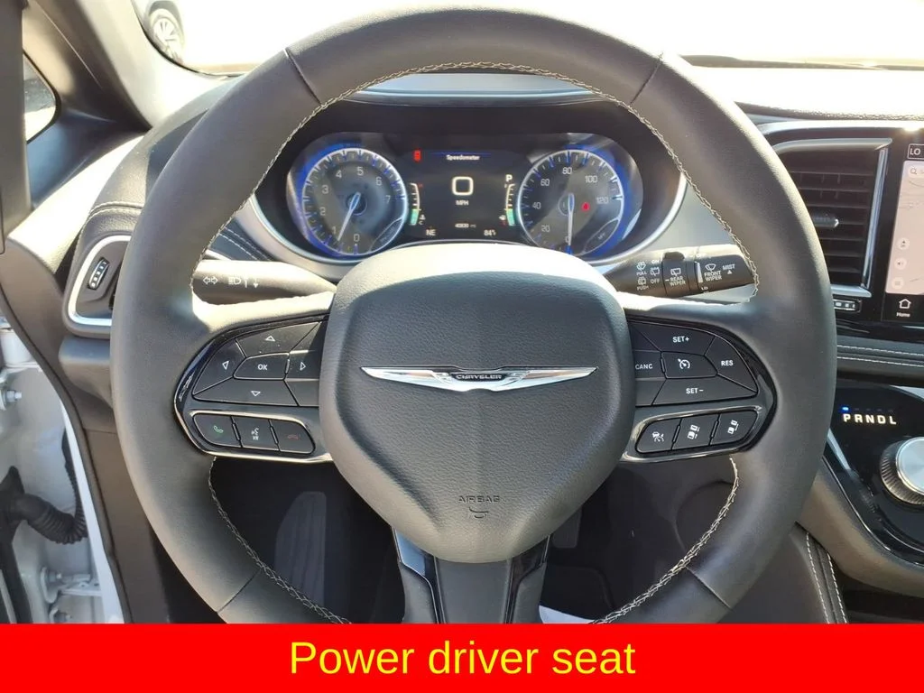 Used 2025 White Chrysler Limited image 16