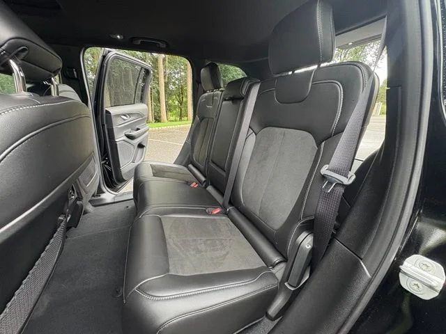 Used 2025 Diamond Black Jeep Altitude X image 11
