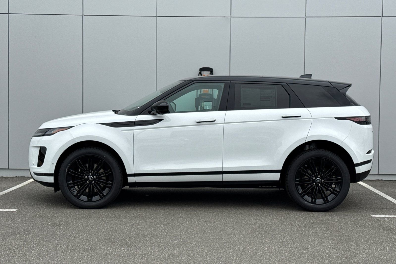 New 2026 Fuji White Land Rover S image 2