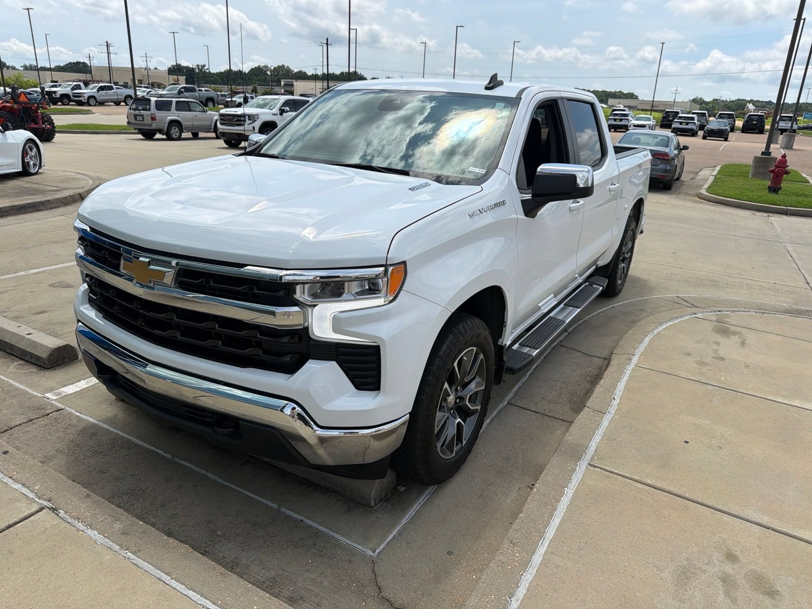 2024 Chevrolet Silverado 1500 LT 2FL 4X4 Crew Cab Short Box's photo