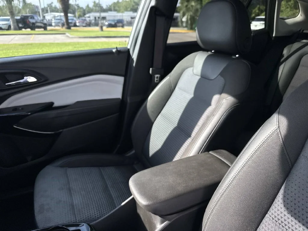 Used 2025 Gray Chevrolet LT image 27