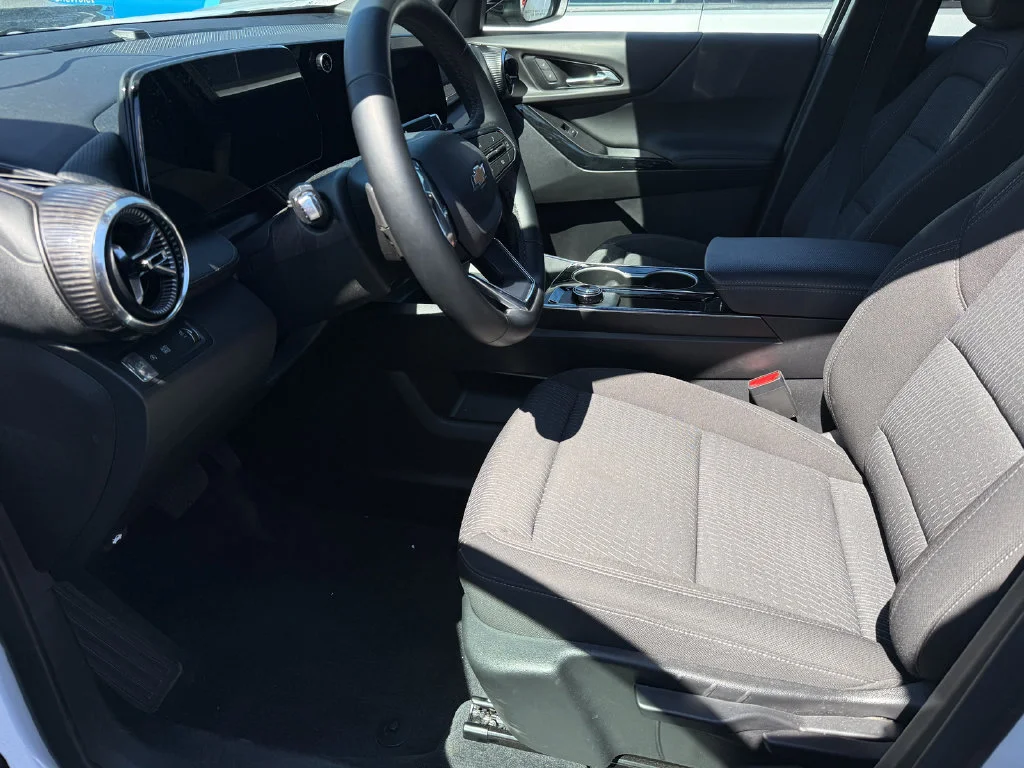 Used 2026 Summit White Chevrolet LT image 3