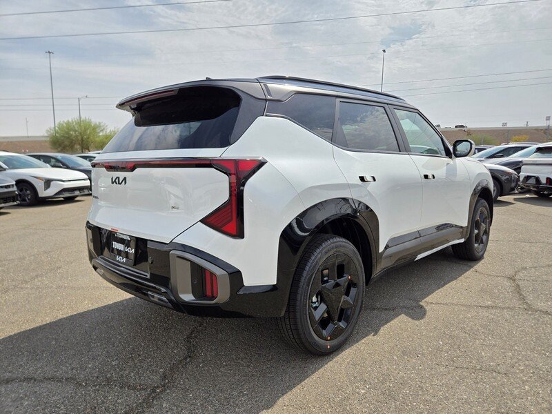 New 2027 Snow White Pearl / Black Roof Kia X-Line S image 3