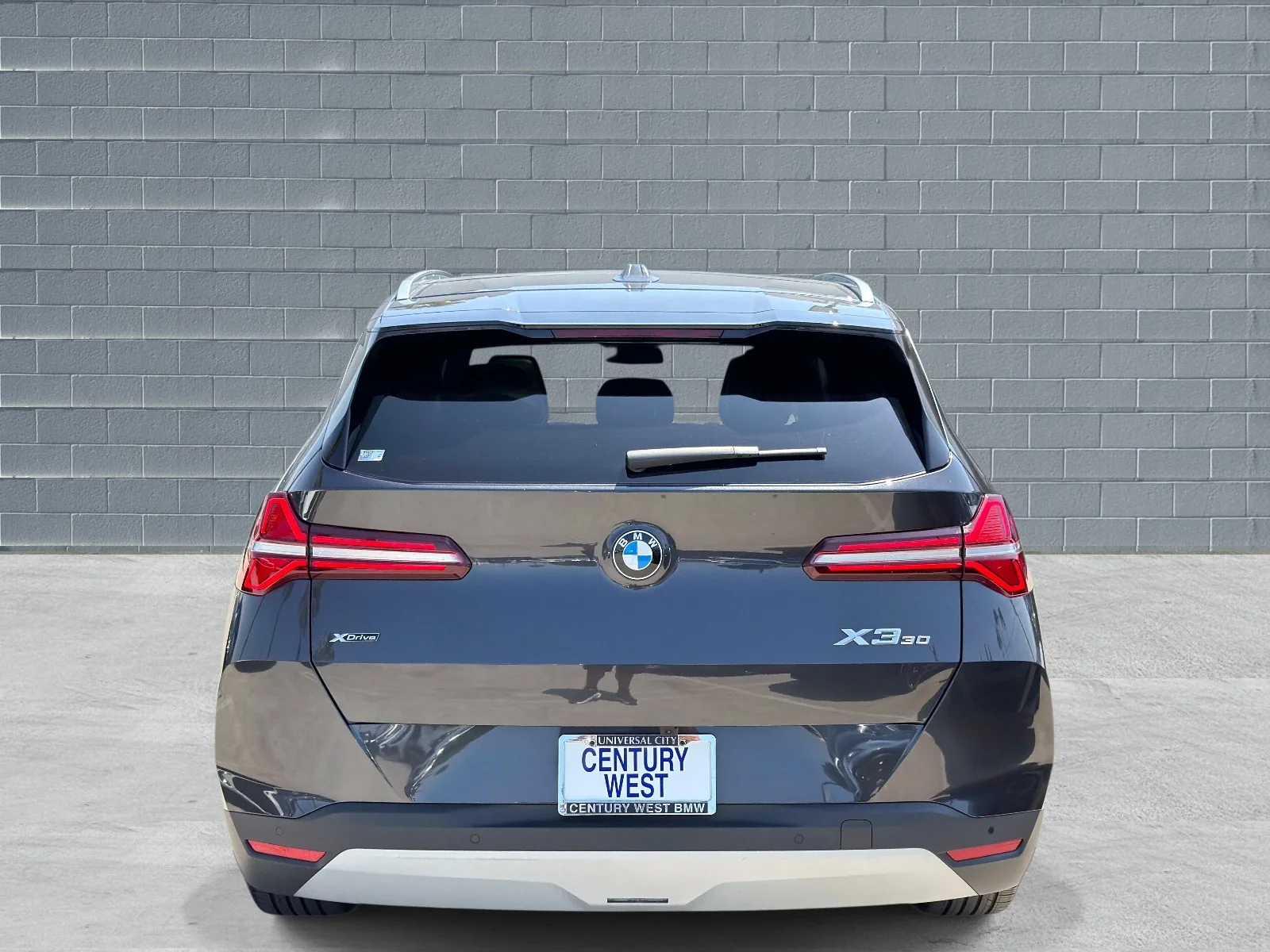 Used 2025 Dark Graphite Metallic BMW 30 xDrive Sports Activity Vehicle image 4