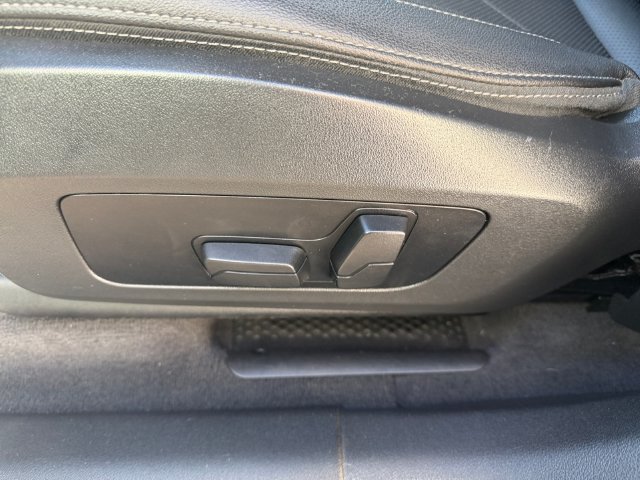 Used 2023 Black BMW xDrive28i image 9
