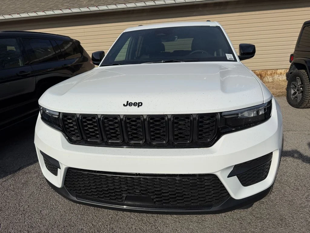 New 2025 White Jeep Altitude X image 4