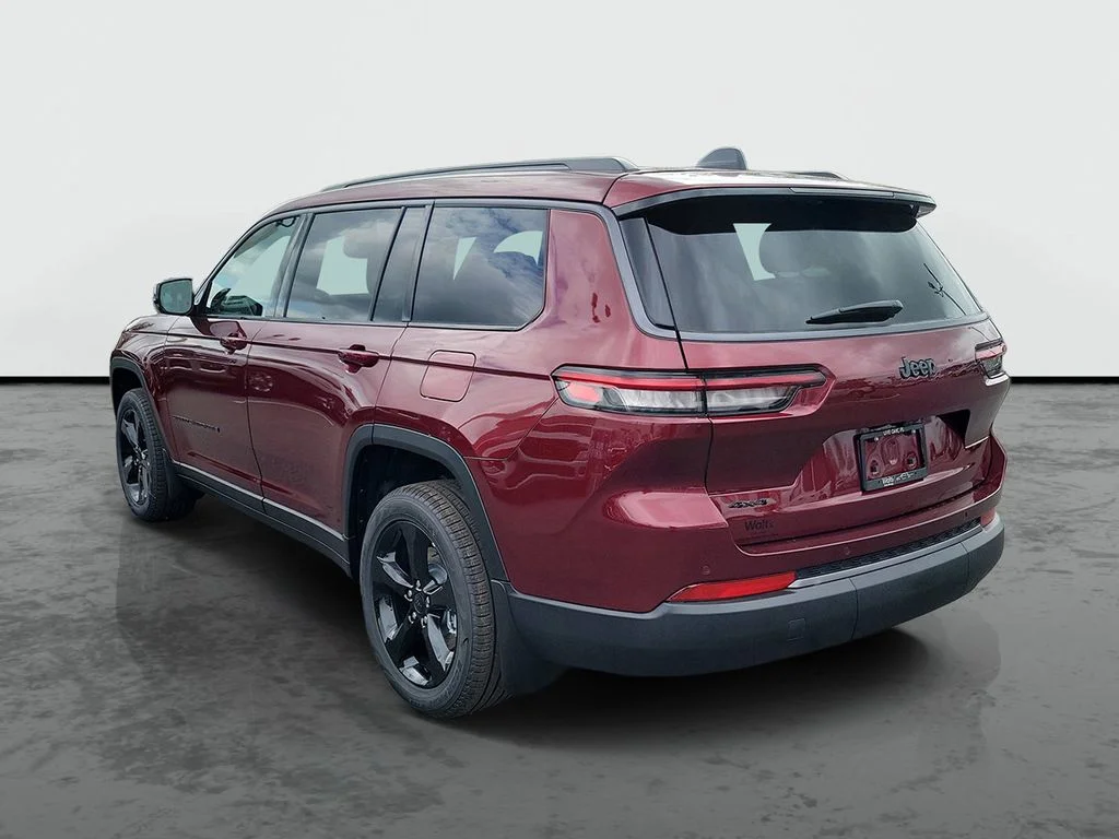 New 2026 Velvet Red Pearl-Coat Exterior Paint Jeep Limited image 3