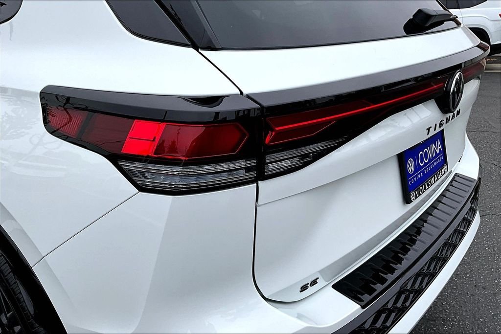 New 2026 White Volkswagen 2.0T SE R-Line Black image 23