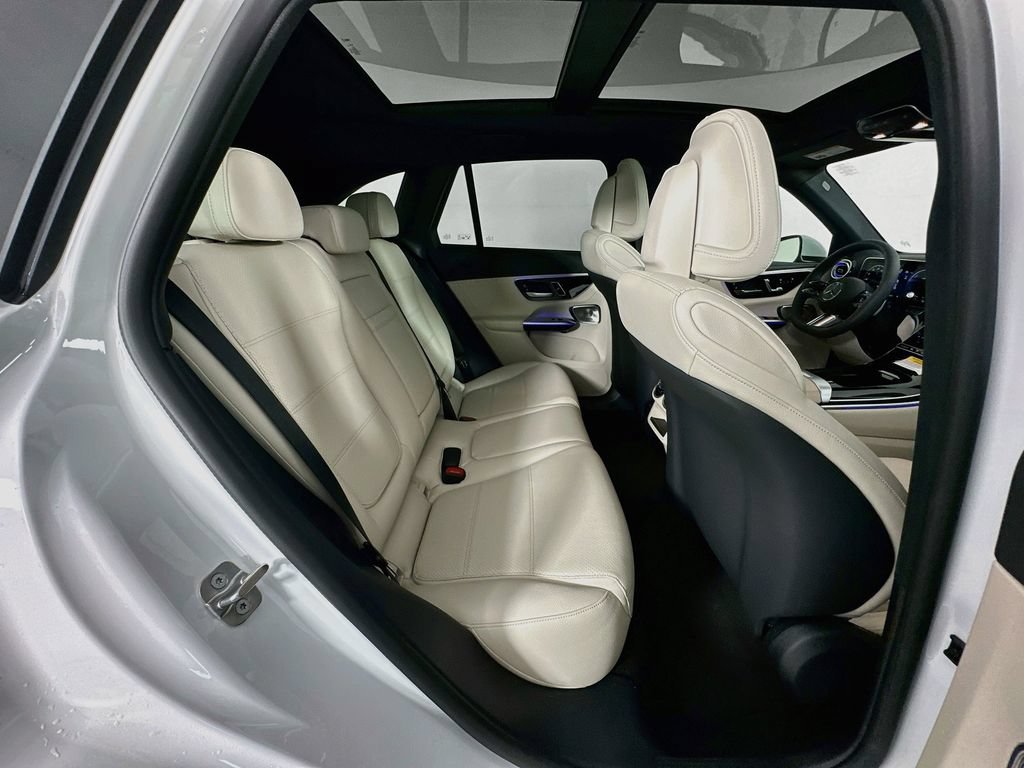 New 2027 MANUFAKTUR Moonlight White Metallic Mercedes-Benz GLC 350e image 63